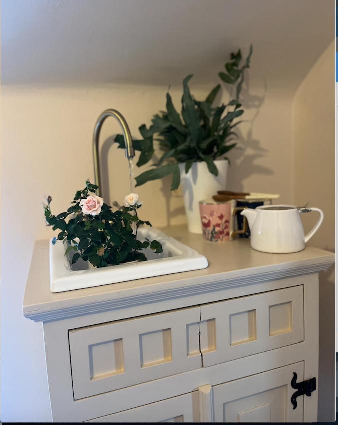 The Pink Cottage Upstairs Suite & Garden Summer Room Whitehead Экстерьер фото