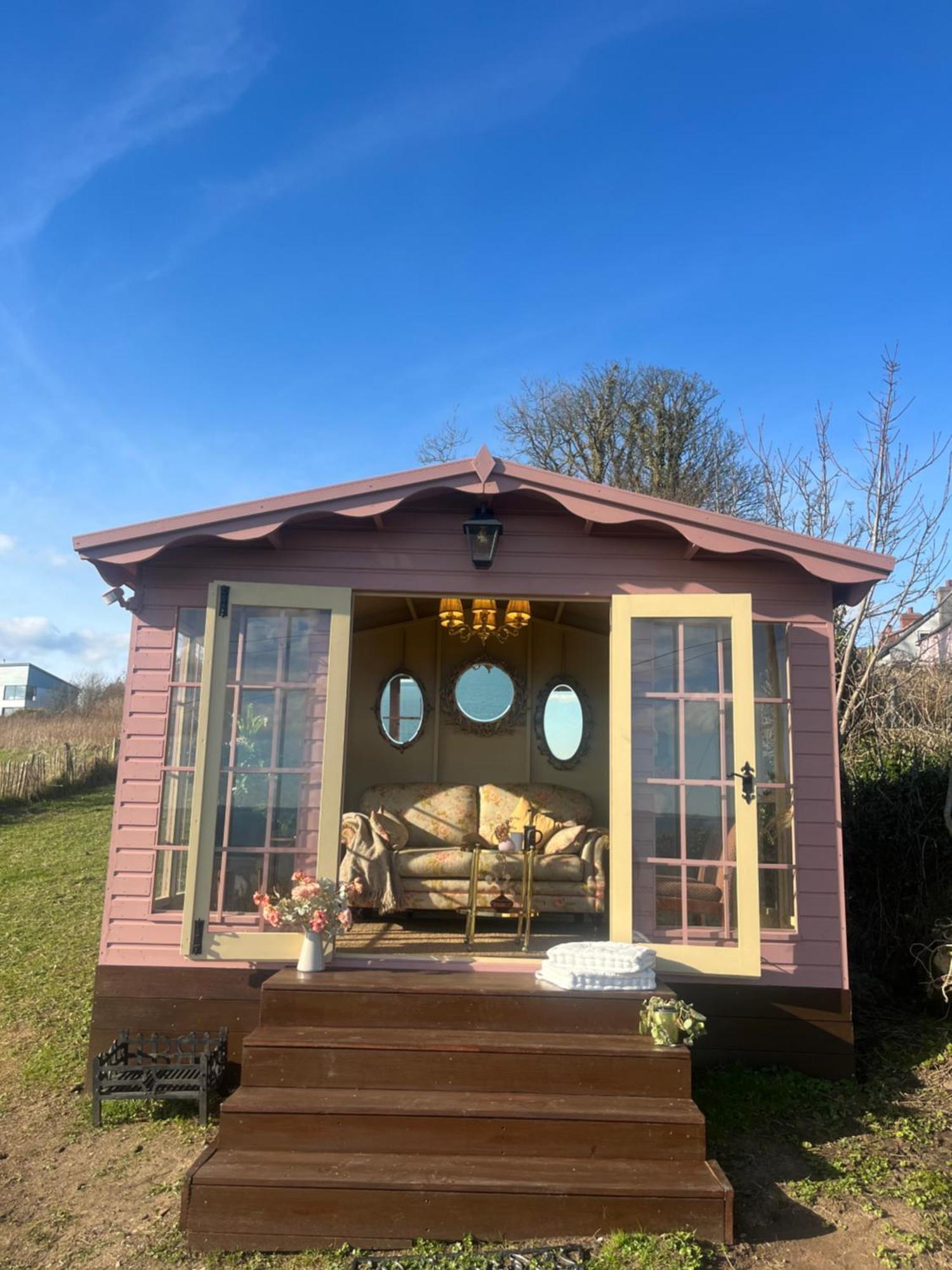 The Pink Cottage Upstairs Suite & Garden Summer Room Whitehead Экстерьер фото