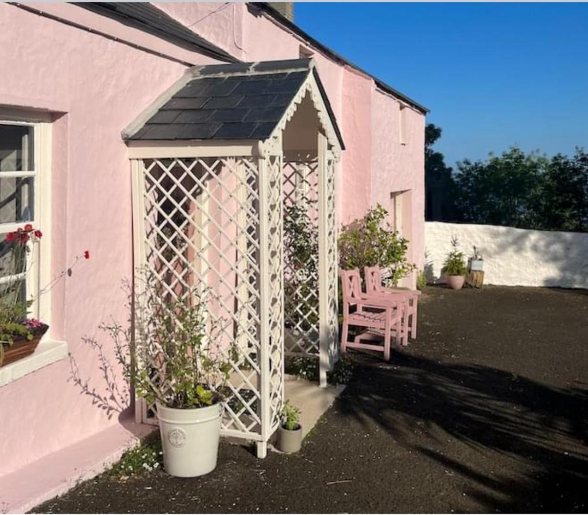 The Pink Cottage Upstairs Suite & Garden Summer Room Whitehead Экстерьер фото